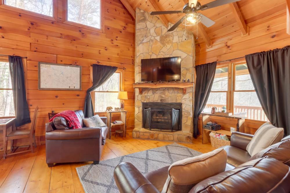 Blue Ridge Retreat with Hot Tub and Mountain Views!